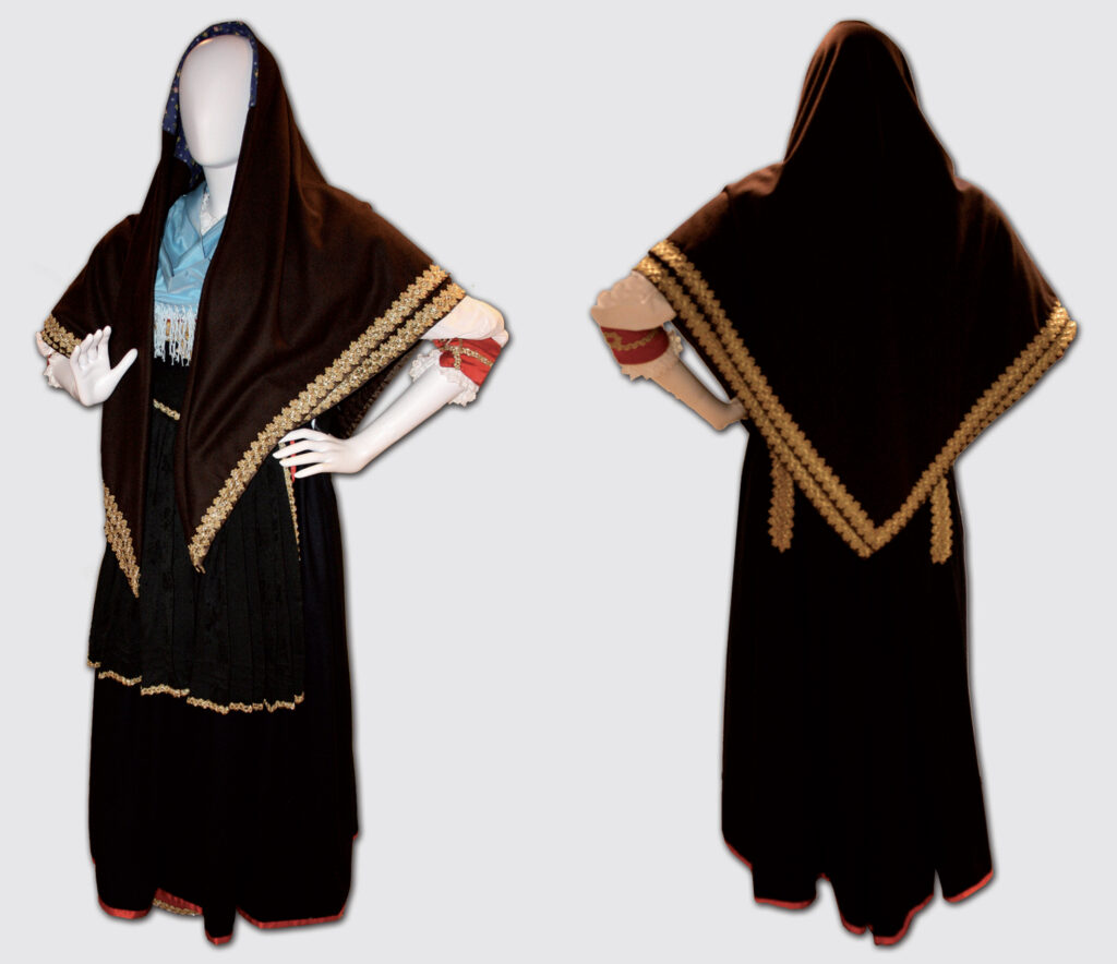 Abito femminile ottocentesco rituale (in chiesa)