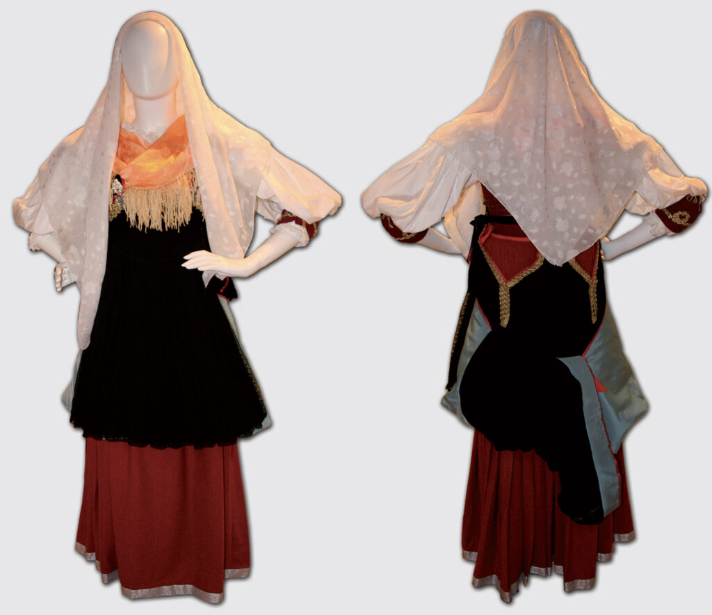 Abito femminile ottocentesco rituale (in processione)